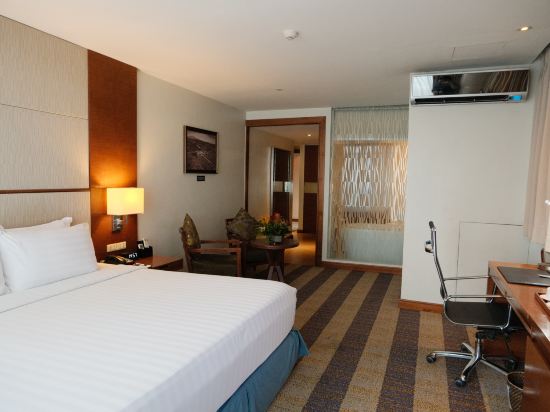 Lex Hotel Cebu Room Type - Deluxe King Room