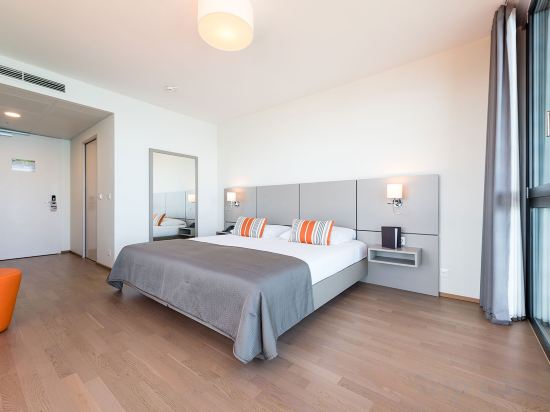 Lake Geneva Hotel Room Type - Family Double Room