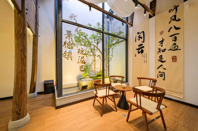 Jingdezhen glaze art accommodation (Taoxichuan cultural and creative block store)