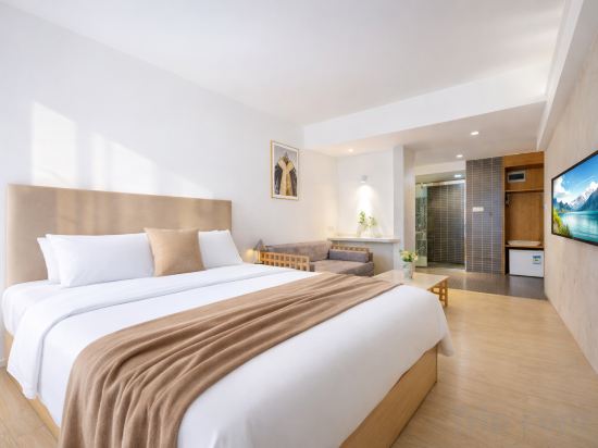 Timmy Hotel Room Type - Superior King Bed