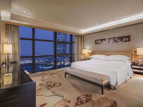 Hilton Guangzhou Baiyun Room Type - Hilton Deluxe Suite
