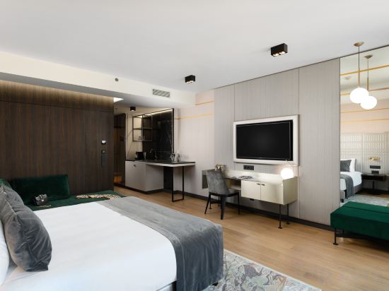 Emerald Hotel Room Type - Junior Suite