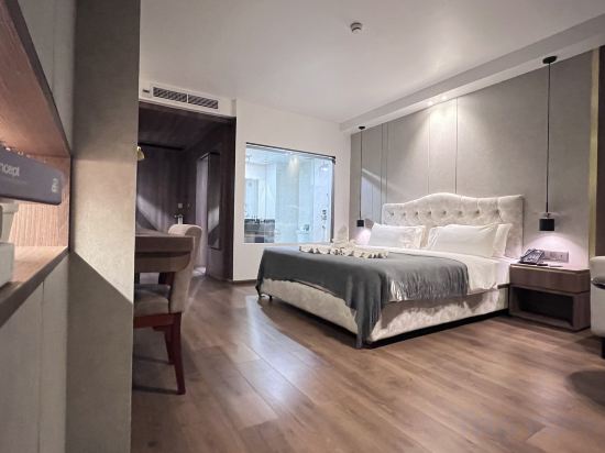Harmony Phnom Penh Hotel Room Type - Deluxe Double Room