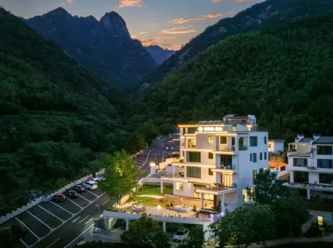 Floral Lux Hotel · Mountain View Terrace Hotel