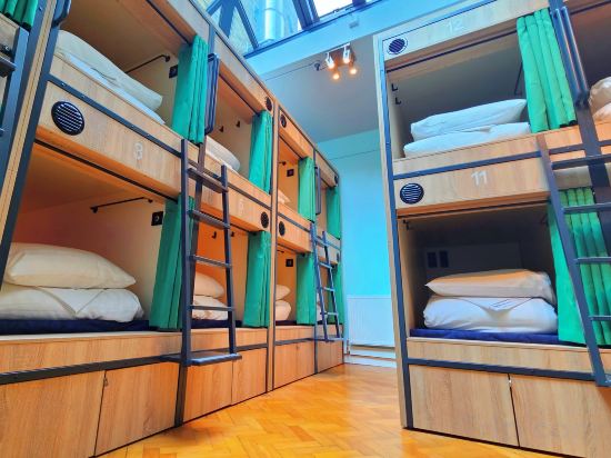 Clink 261 Hostel Room Type - Bed In Pod In A 14-Bed Mixed Dormitory
