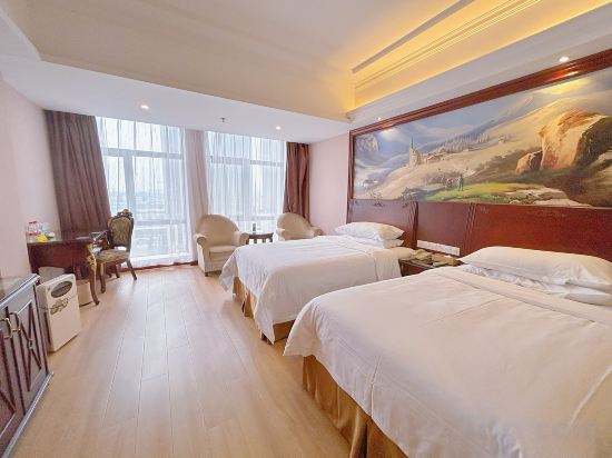 Vienna Hotel Shanghai Happy Valley - Tap to explore photos