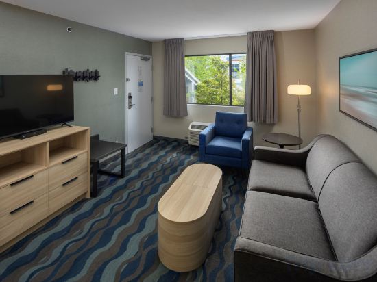 Accent Inns Vancouver Airport - Tap to explore photos