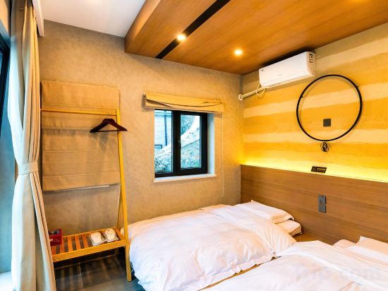 Shengshui Lianting Hostel Room Type - Guestroom - 3-Room, Mountain-View, Courtyard-View (Terrace) Shengshui Lianting Hostel Room Type - Guestroom - 3-Room, Mountain-View, Courtyard-View (Terrace)