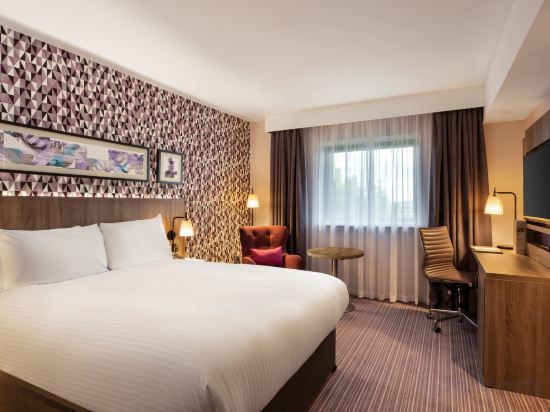 Leonardo Hotel London Heathrow Room Type - Runway View Standard Room King Bed