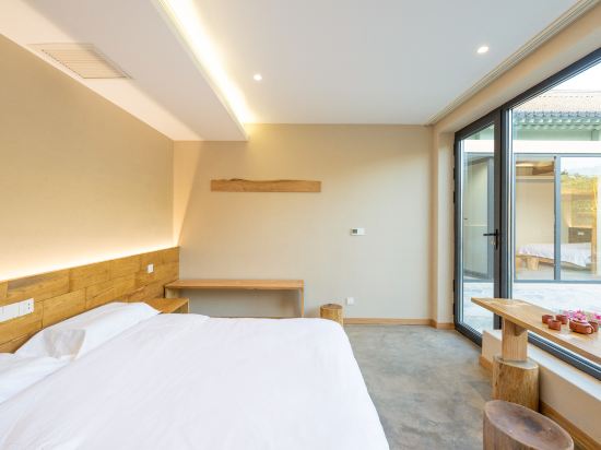 Rural residential accommodation Room Type - Queen Room With Mountain View