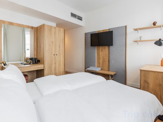 FortyPlusOne Hotel Room Type - Twin