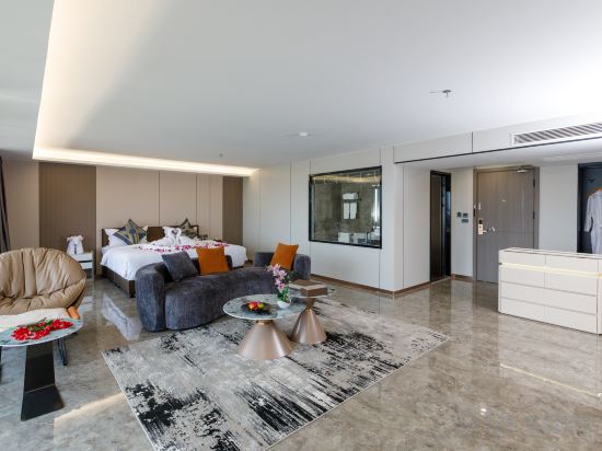 NAWAMIN 95 HOTEL• infinite pool Room Type - Business Suite