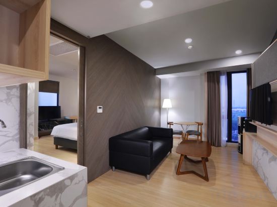 Harper Cikarang by ASTON Room Type - Suite