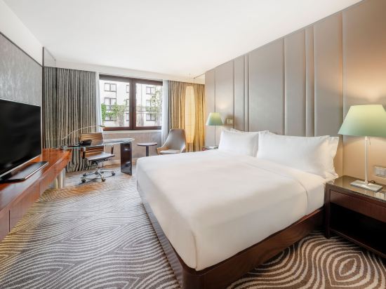 Hilton Berlin Room Type - King Room with Courtyard View