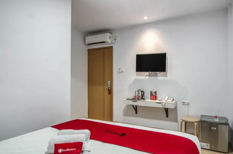 RedDoorz Plus @ Cideng Timur