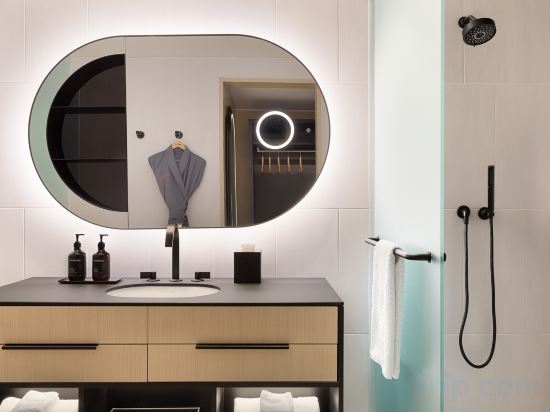 Canopy By Hilton Toronto Yorkville Room Type - 1 King Bed One Bedroom Suite Rosedale Valley