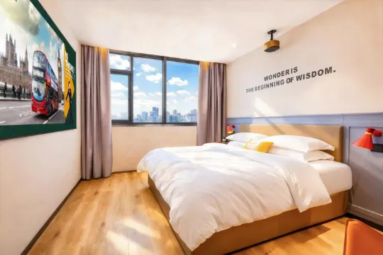 City Comfort Premier Hotel (Wuhan Houhu Avenue Baibuting)