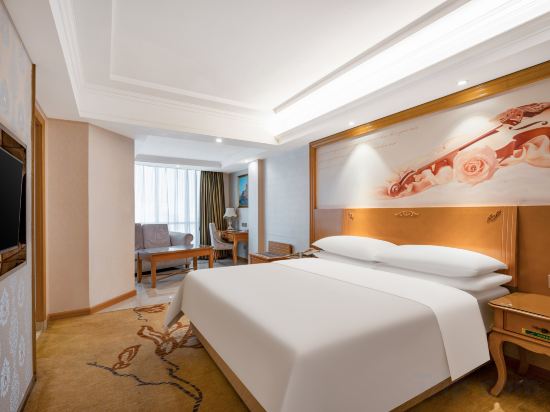 Vienna Hotel (Guangzhou G105 National Road Xialiang Subway Station)