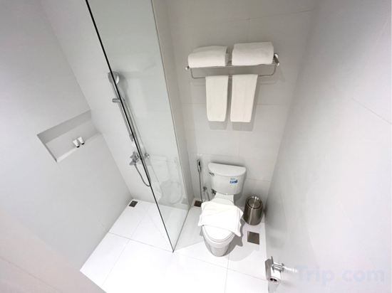 Harolds Hotel Quezon CIty - Tap to explore photos