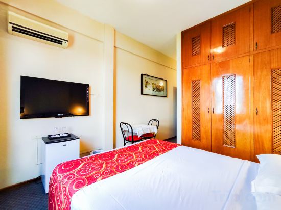 Lido Hotel Room Type - Essential Queen