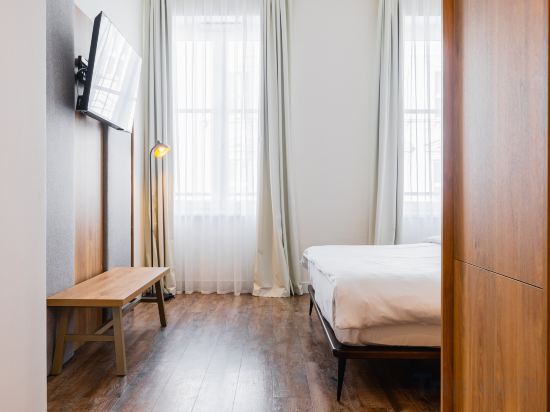 FortyPlusOne Hotel Room Type - Double