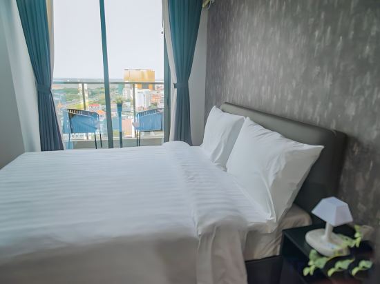 Phnom Penh Infinity Pool Down to $25/N - M Residence