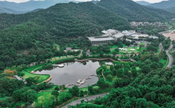 Howard Johnson Dongqian Lake  Plaza Ningbo（Erling Mountain Hot Spring）