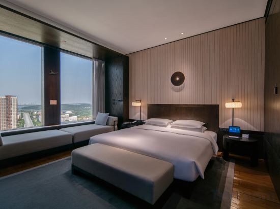 Hyatt Regency Wuhan Optics Valley Room Type - Regency Suite