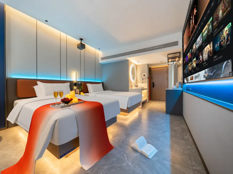 Ye Yuchen E-sports Movie Hotel (Xinbai Plaza MixC Store)