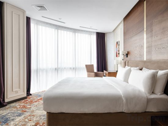 Grand Mildom Hotel - Tap to explore photos