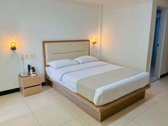 RAMEDE RESORT Room Type - Deluxe Queen Room
