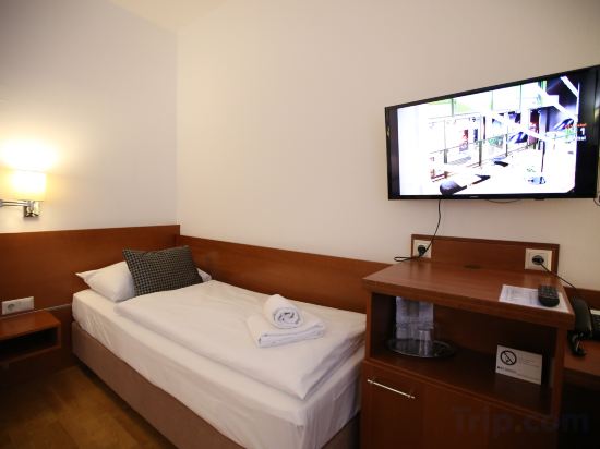 arte Hotel Wien Stadthalle Room Type - Standard Triple Room Classic