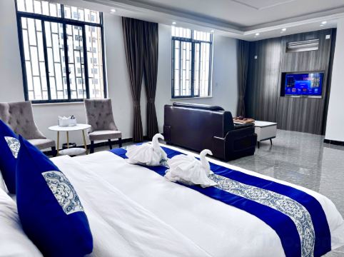 Oriental Hotel Room Type - Deluxe Suite