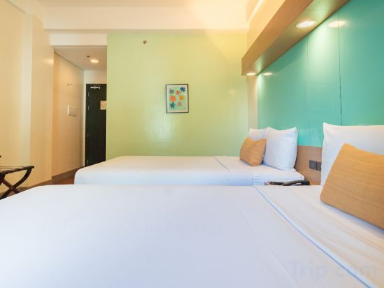 Microtel by Wyndham South Forbes near Nuvali Room Type - 2 Queen Bed Room