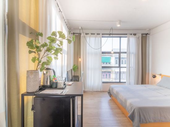 Beige Poshtels Room Type - Double Room With Private Bath