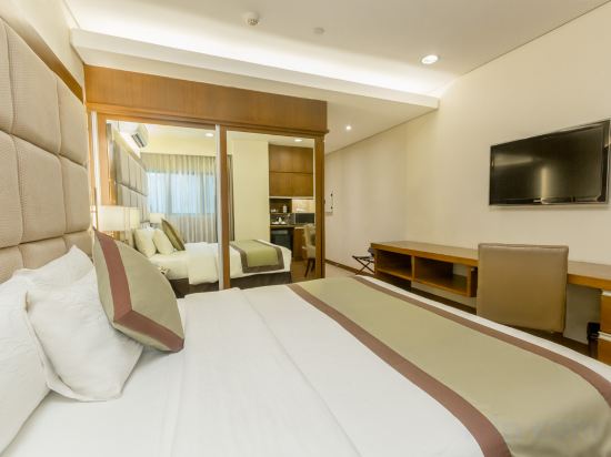 SanTomas Suites Room Type - Standard Suite – King (1-king Sized Bed)