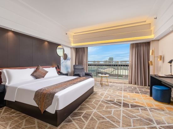 Park Lane Hotel Room Type - Deluxe Queen Room