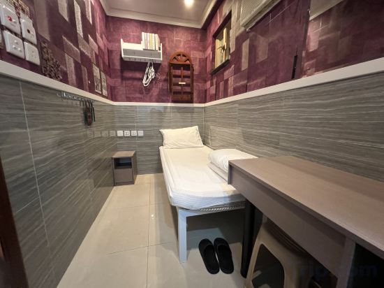 HK Peaceful Guesthouse Room Type - Single Room with Shared Bathroom