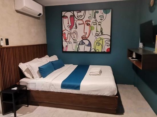 Townhouse Oak Grey Hotel Near Clark International Airport - Tap to explore photos