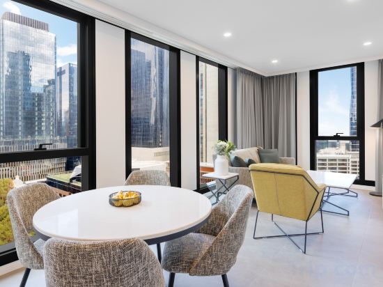 Meriton Suites Melbourne - Tap to explore photos