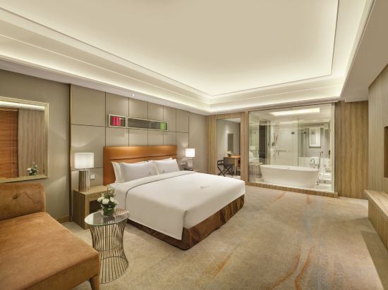 Royal Garden Hotel Room Type - Deluxe Suite