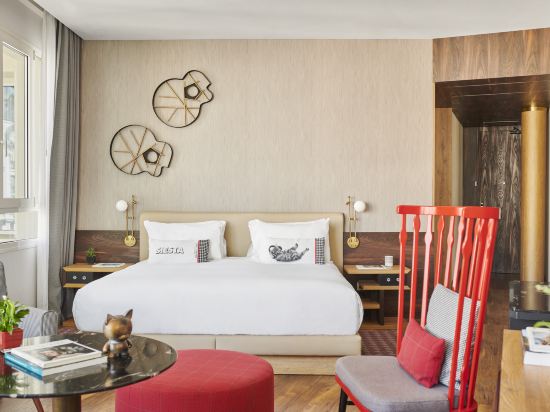 Hyatt Centric Gran Via Madrid Room Type - Junior Suite with Gran Via View Hyatt Centric Gran Via Madrid Room Type - Junior Suite with Gran Via View