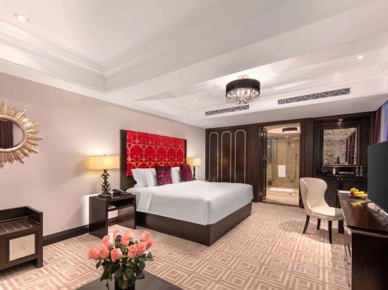 The Yangtze Boutique Shanghai - Tap to explore photos