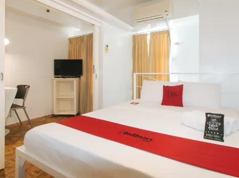 RedDoorz @ The Providence Tower