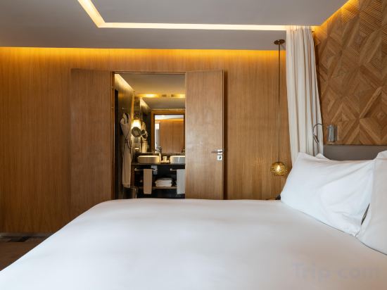 Sofitel Marrakech Palais Imperial & Spa Room Type - Contemporary Deluxe Room, 1 king-size bed or twin beds, pool view, balcony Sofitel Marrakech Palais Imperial & Spa Room Type - Contemporary Deluxe Room, 1 king-size bed or twin beds, pool view, balcony