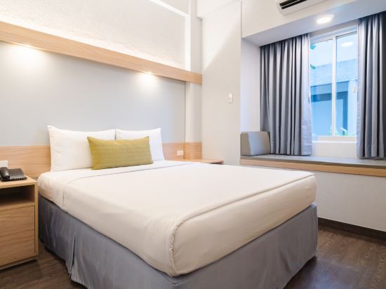 Microtel by Wyndham Batangas Room Type - One Queen Bed Room