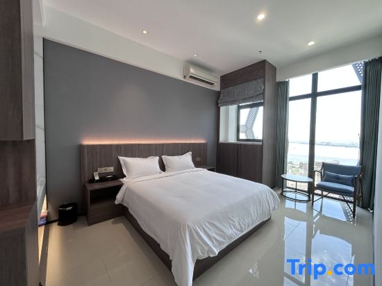 Golden Bridge Business Hotel