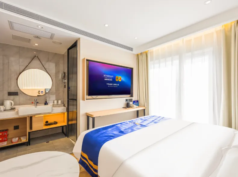 Super 8 Hotel (Beijing Nanluoguxiang Subway Station)