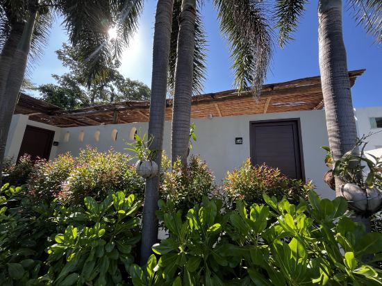 KC Beach Club & Pool Villas - Tap to explore photos