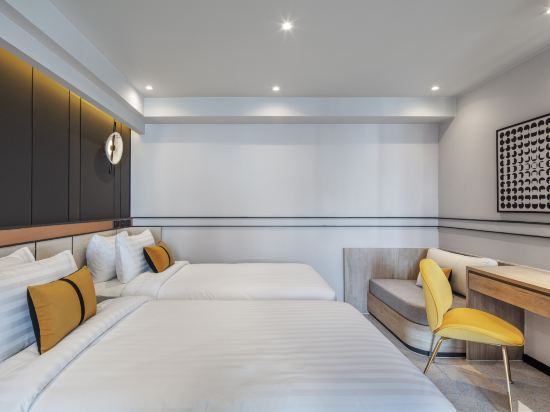 Best Western Ratchada Hotel Room Type - Family Room 4 Single Beds